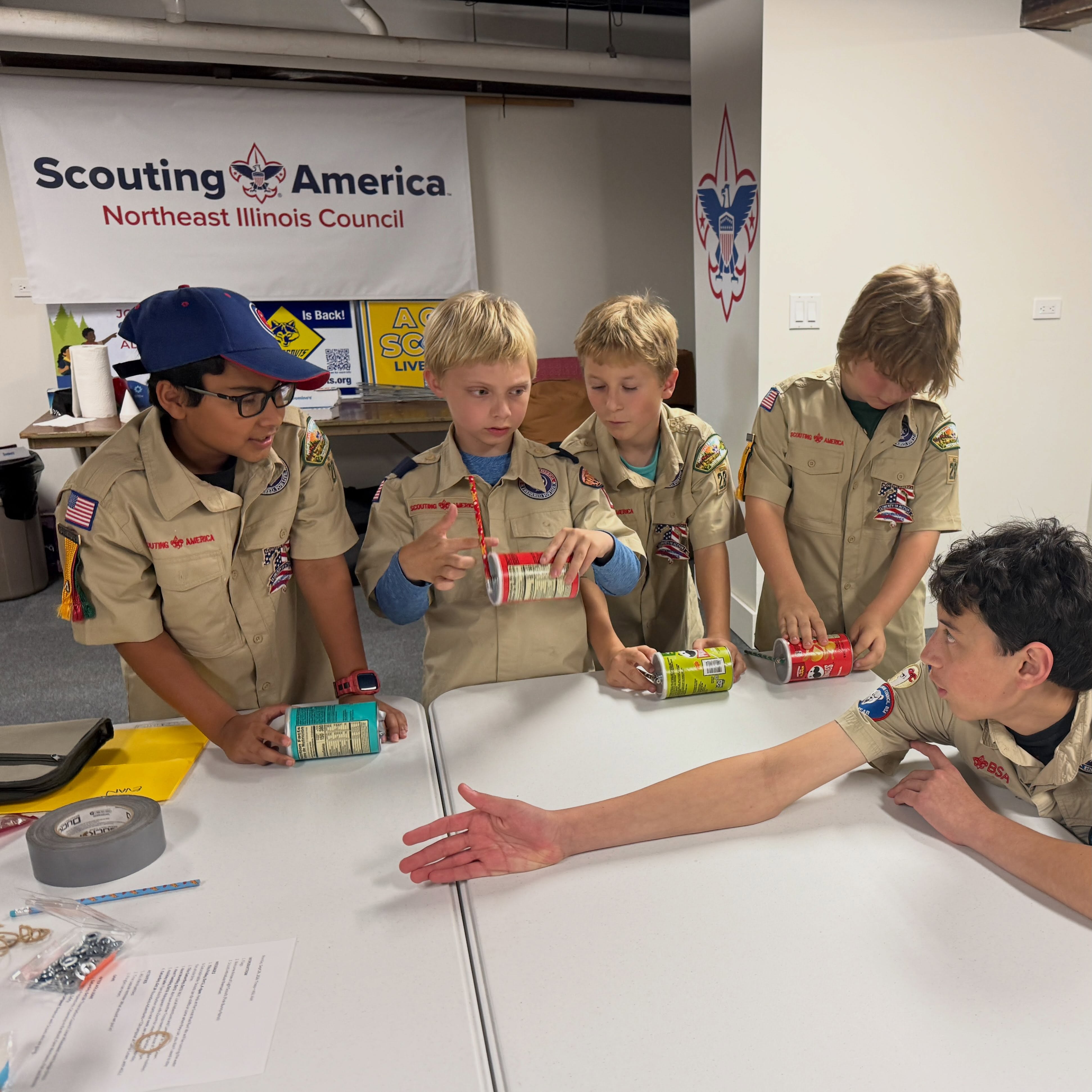 Wind ’em up! Our 5th grade Cub Scouts visited @troop28glencoe to build and test Pringles can racers